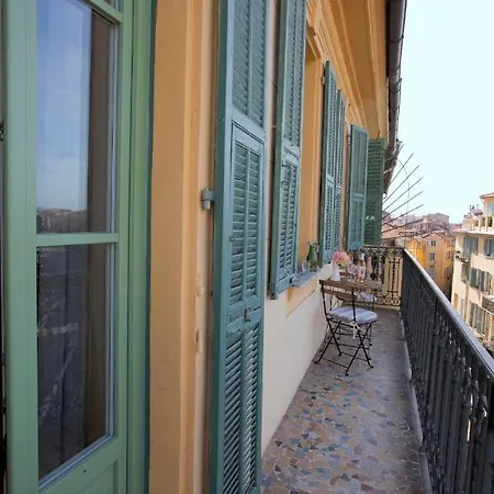 All Renovated, Long Balcony, A/c, Lift, Sunny, 6 Guest 公寓