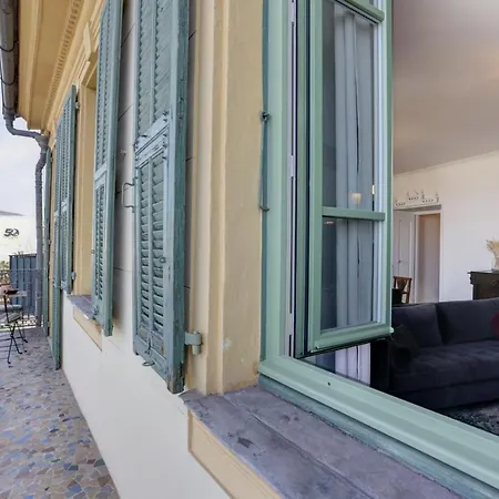 All Renovated, Long Balcony, A/c, Lift, Sunny, 6 Guest