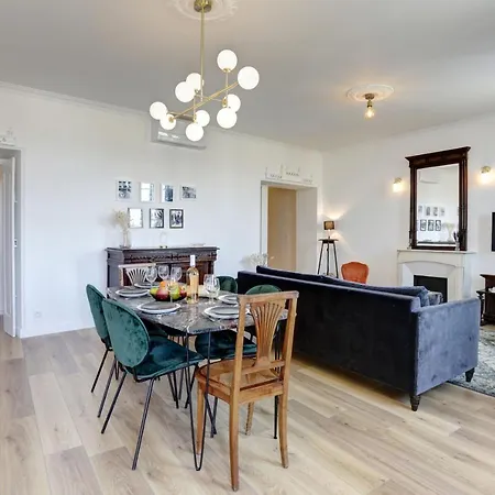 All Renovated, Long Balcony, A/c, Lift, Sunny, 6 Guest