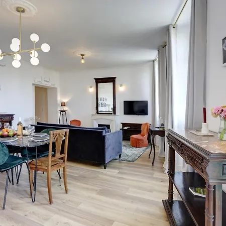All Renovated, Long Balcony, A/c, Lift, Sunny, 6 Guest 公寓 尼斯